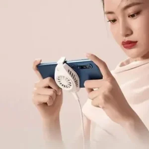 استفاده از فن خنک کننده موبایل هنگام تماشای فیلم 654655410